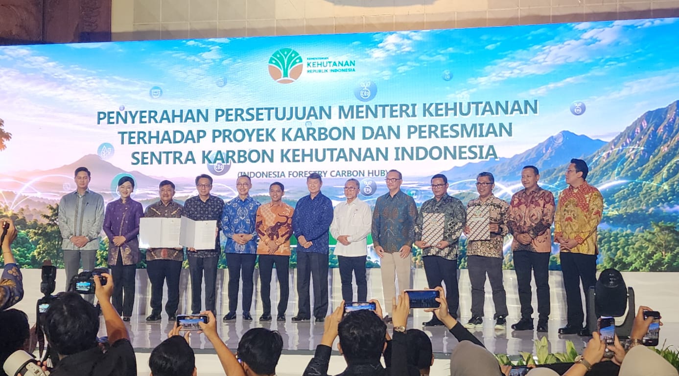 (Above) On 6 July 2026, Indonesia officially launched the reopening of voluntary carbon markets at an event hosted by the Indonesian Ministry of Forestry. One of the speakers at the event was Dharsono Hartono, Chief Executive Director, PT. RMU (fourth left).(Above) On 6 July 2026, Indonesia officially launched the reopening of voluntary carbon markets at an event hosted by the Indonesian Ministry of Forestry. One of the speakers at the event was Dharsono Hartono, Chief Executive Director, PT. RMU (fourth left).